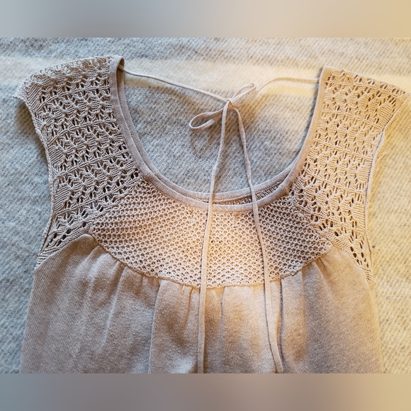 Le Chateau 100% cotton top w crochet cap sleeves beige neutral natural fiber - Picture 12 of 12